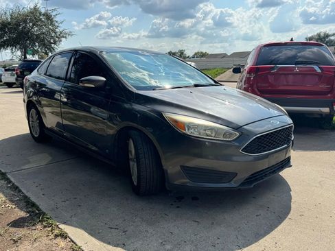 Used 2017 Ford Focus SE FWD image 4