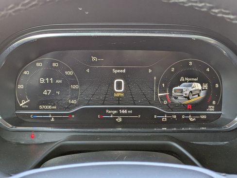 Used 2024 GMC Yukon XL SLT image 29