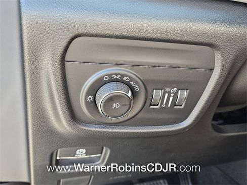 New 2025 Jeep Grand Cherokee Limited w/ Luxury Tech Group II image 28