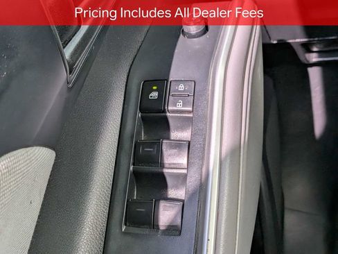 Used 2022 Toyota Highlander L FWD image 26