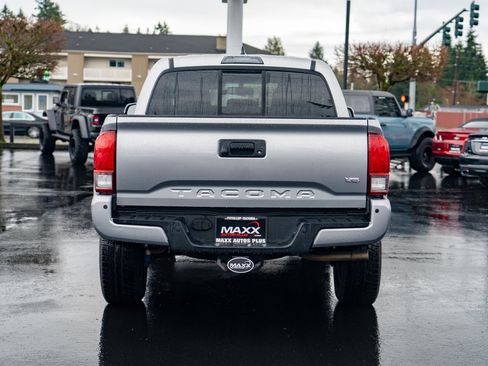 Used 2016 Toyota Tacoma TRD Sport w/ Premium & Technology Package image 9