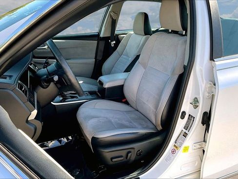 Used 2017 Toyota Camry XSE FWD image 23