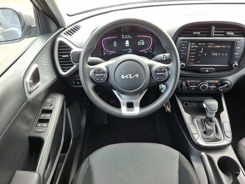 Used 2024 Kia Soul LX FWD image 11