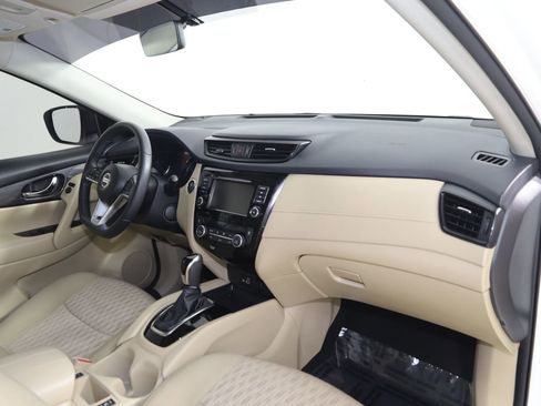 Used 2018 Nissan Rogue SV image 38