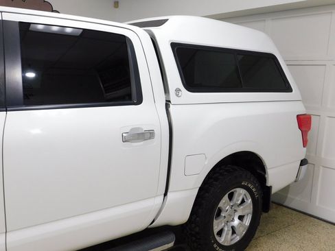 Used 2017 Nissan Titan SV image 24