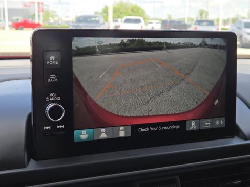 Used 2023 Honda Pilot Touring image 8