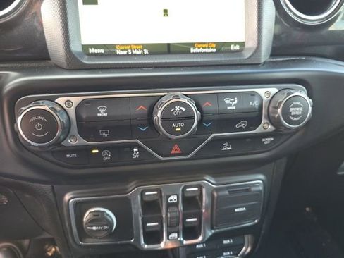 Used 2022 Jeep Wrangler Unlimited Sahara image 27