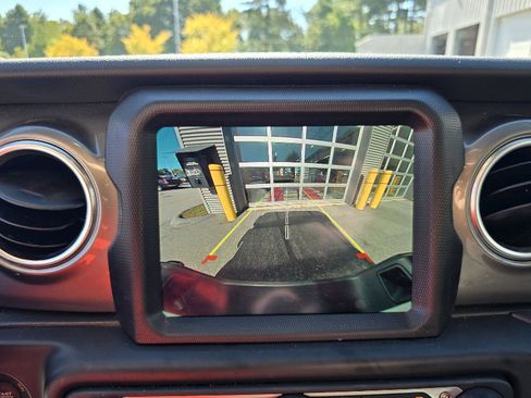 Used 2023 Jeep Gladiator Overland image 22