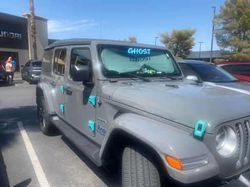 Used 2021 Jeep Wrangler Unlimited Sahara AWD/4WD image 2