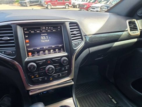 Used 2016 Jeep Grand Cherokee Laredo 75th Anniversary AWD/4WD image 16