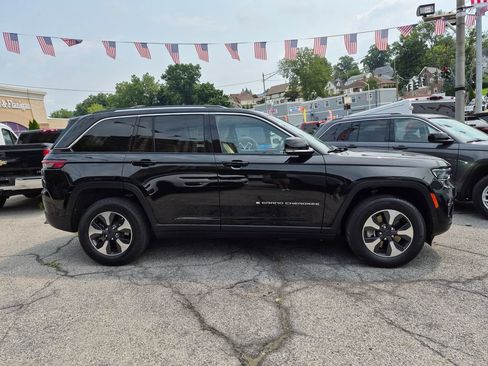 Used 2023 Jeep Grand Cherokee 4WD 4xe image 3