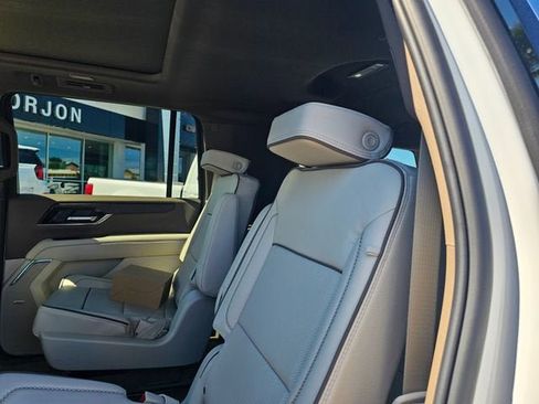 New 2026 GMC Yukon XL Denali w/ Denali Reserve Package AWD/4WD image 13