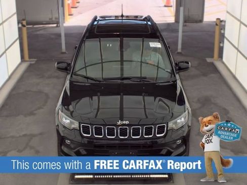 Used 2025 Jeep Compass Latitude w/ Sun & Sound Group AWD/4WD image 2