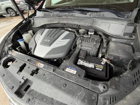 Used 2017 Hyundai Santa Fe FWD image 16