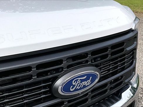 Used 2023 Ford F350 XL w/ 360-Degree Camera Package AWD/4WD image 27
