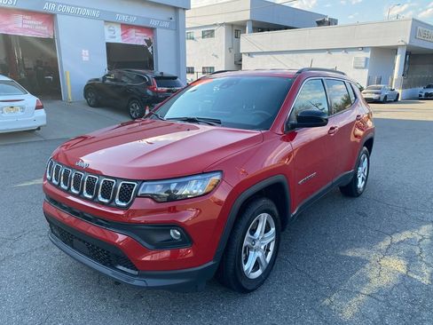 Used 2024 Jeep Compass Latitude w/ Altitude Special Edition AWD/4WD image 8