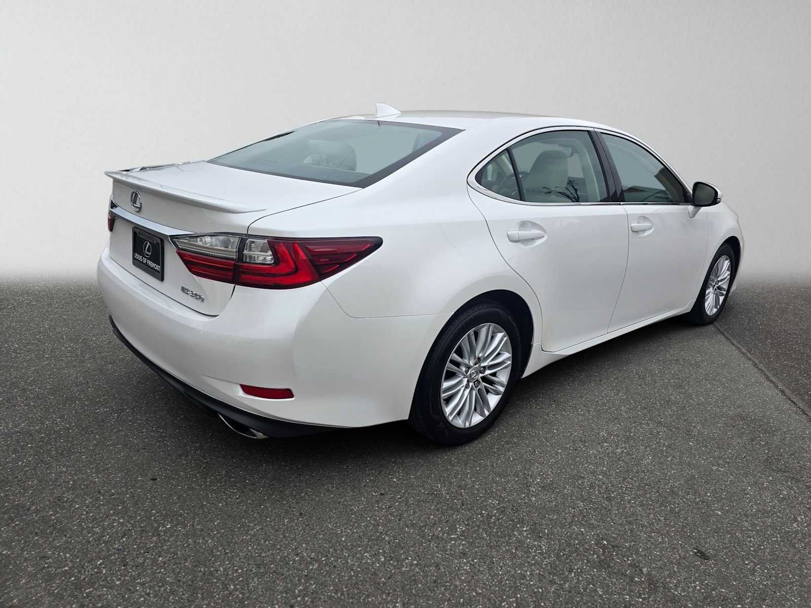 Used 2017 Lexus ES 350 w/ Accessory Package FWD image 3
