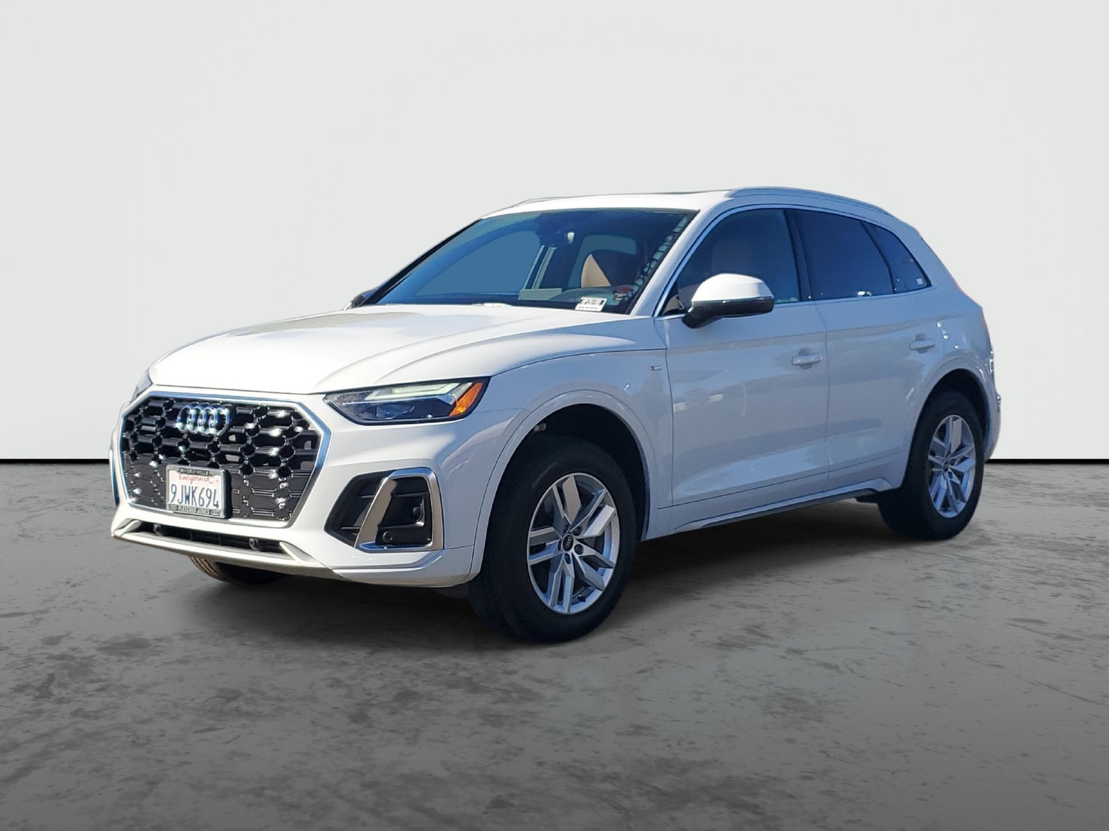 Used 2023 Audi Q5 2.0T Premium w/ Convenience Package AWD/4WD image 2