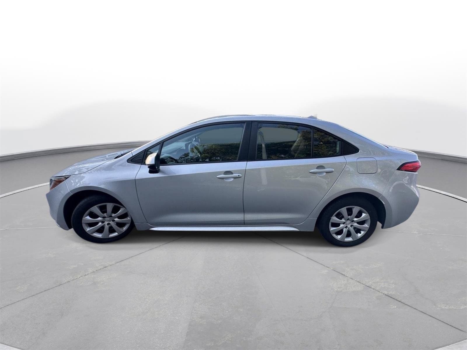 Used 2024 Toyota Corolla LE FWD image 9