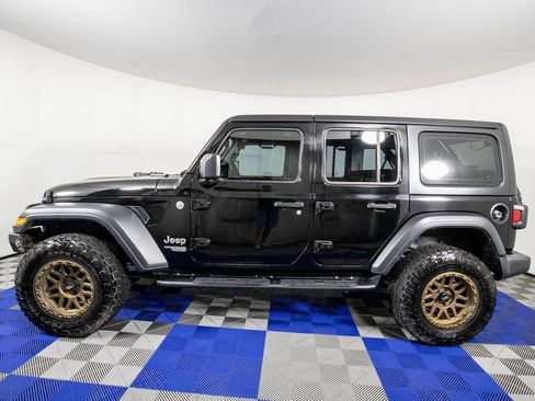 Used 2018 Jeep Wrangler Unlimited Sport image 8