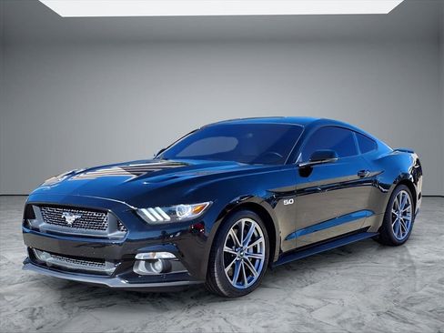 Used 2015 Ford Mustang GT Premium image 3