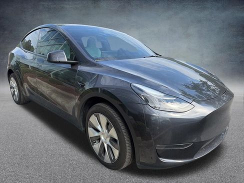Used 2024 Tesla Model Y Long Range AWD/4WD image 6