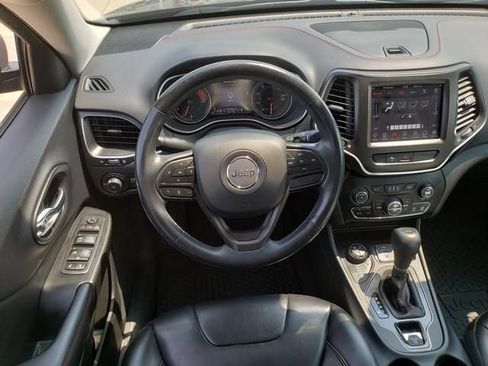 Used 2019 Jeep Cherokee Trailhawk w/ Cold Weather Group AWD/4WD image 17