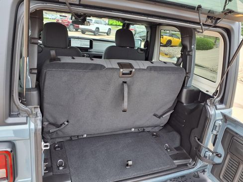 Used 2024 Jeep Wrangler Sport AWD/4WD image 22
