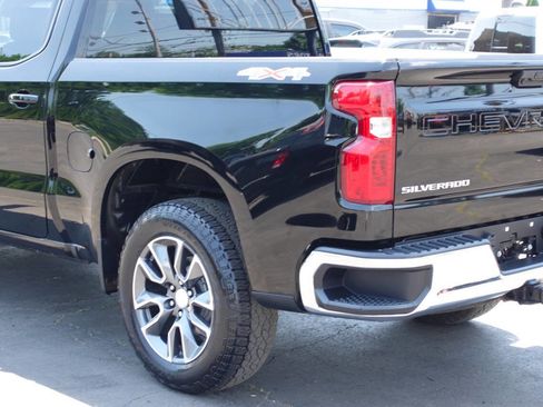Used 2024 Chevrolet Silverado 1500 LT AWD/4WD image 9