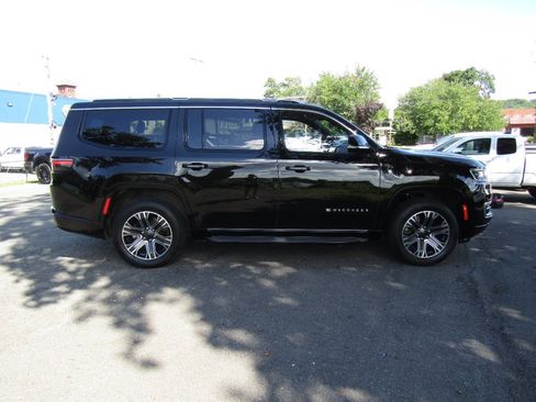Used 2024 Jeep Wagoneer Series II AWD/4WD image 9