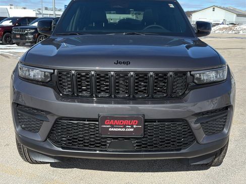 New 2025 Jeep Grand Cherokee Altitude AWD/4WD image 3