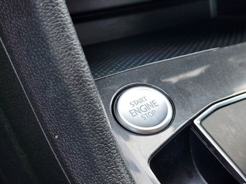 Used 2018 Volkswagen Tiguan SE image 23