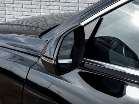 Used 2022 Audi Q8 Premium Plus image 38