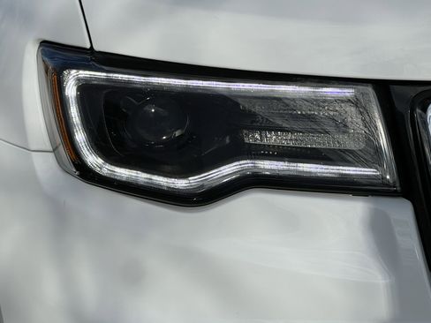 Used 2021 Jeep Grand Cherokee Limited w/ Sun & Sound Group image 11