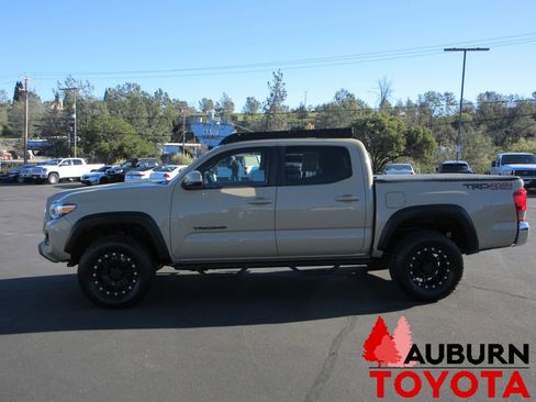 Certified 2016 Toyota Tacoma TRD Off-Road w/ Towing Package image 10