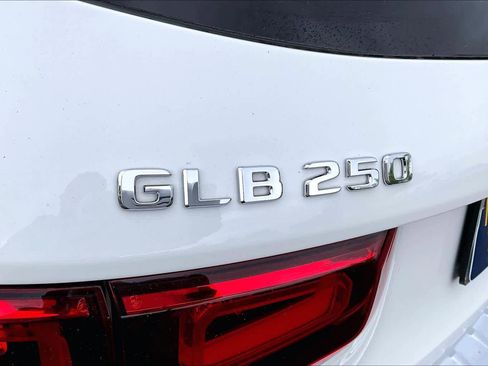 Used 2022 Mercedes-Benz GLB 250 4MATIC image 30