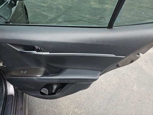 Used 2022 Toyota Camry SE image 17