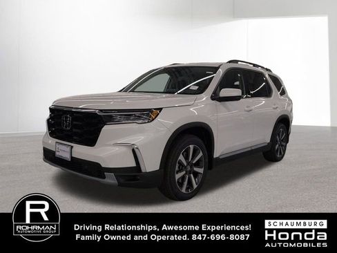Used 2025 Honda Pilot Touring image 2