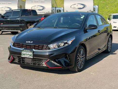 Used 2023 Kia Forte GT-Line w/ GT-Line Technology Package FWD image 3