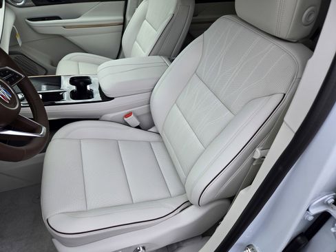 New 2026 Buick Enclave Avenir AWD/4WD image 7