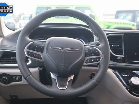 Used 2024 Chrysler Pacifica Limited FWD image 10