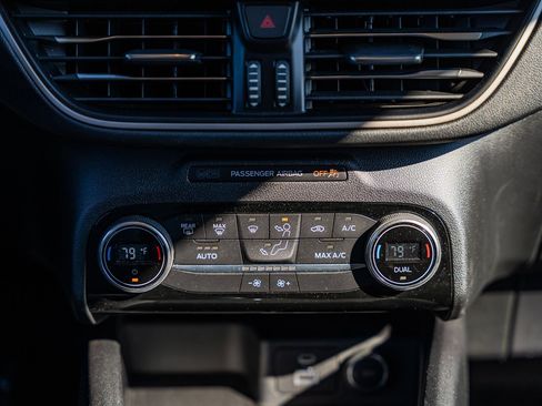 Certified 2021 Ford Escape SE w/ SE Sport Appearance Package image 30