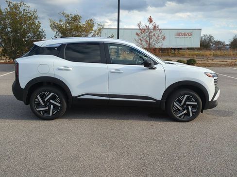New 2026 Nissan Kicks SV w/ SV Premium Package FWD image 2