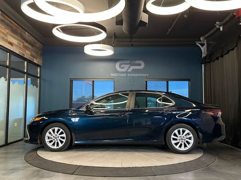 Used 2021 Toyota Camry LE FWD image 6