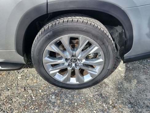 Used 2023 Toyota Highlander Limited image 7