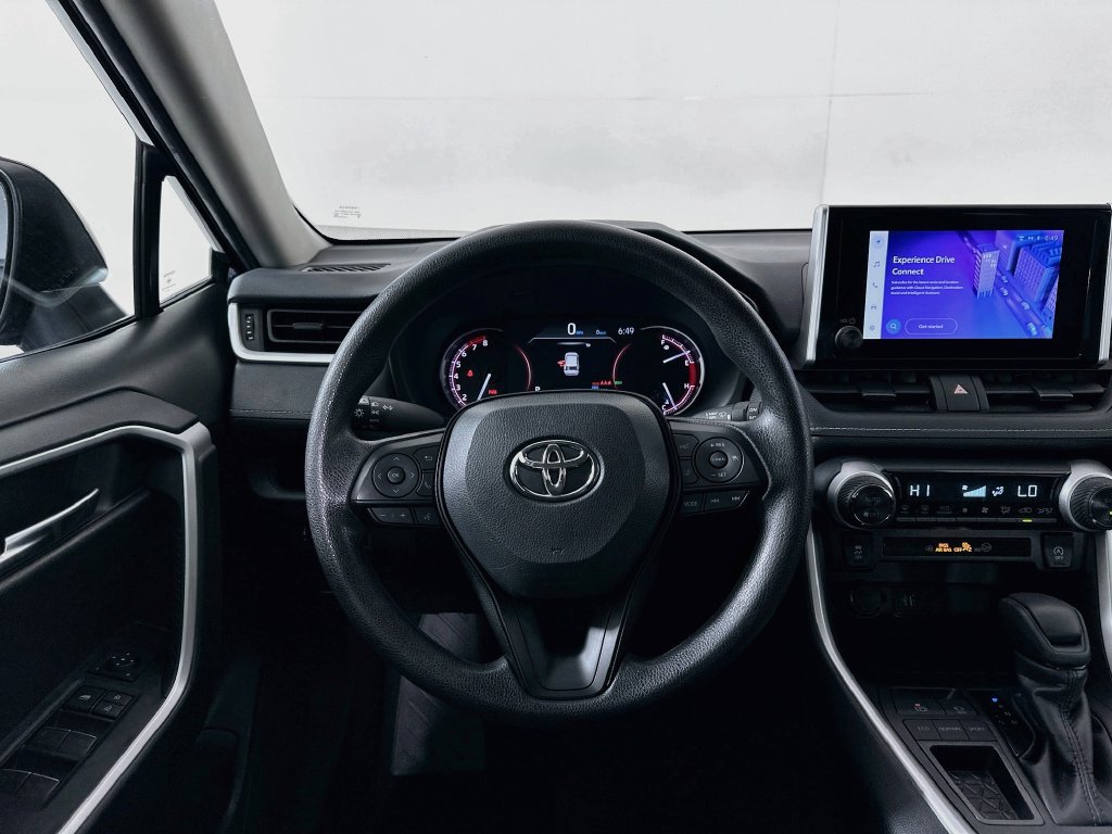 Used 2025 Toyota RAV4 XLE FWD image 21