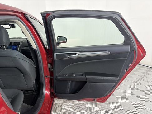 Certified 2020 Ford Fusion SE image 29