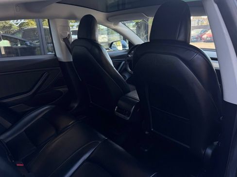 Used 2018 Tesla Model 3 RWD image 16