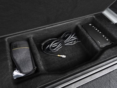 Used 2024 Rivian R1S Adventure image 32