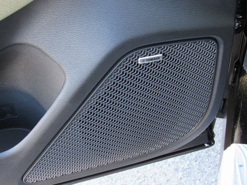 New 2025 Mitsubishi Outlander SE image 13